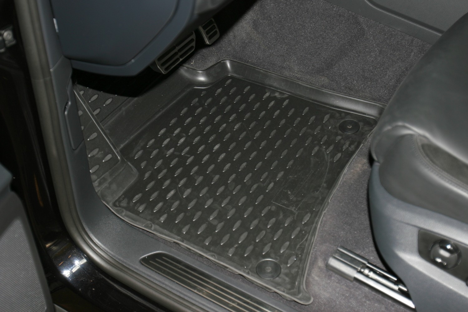Коврики в салон VW Touareg II 2010-2015, 2015-03/2018, 4 шт. (полиуретан, бежевые) / Фольксваген Туарег