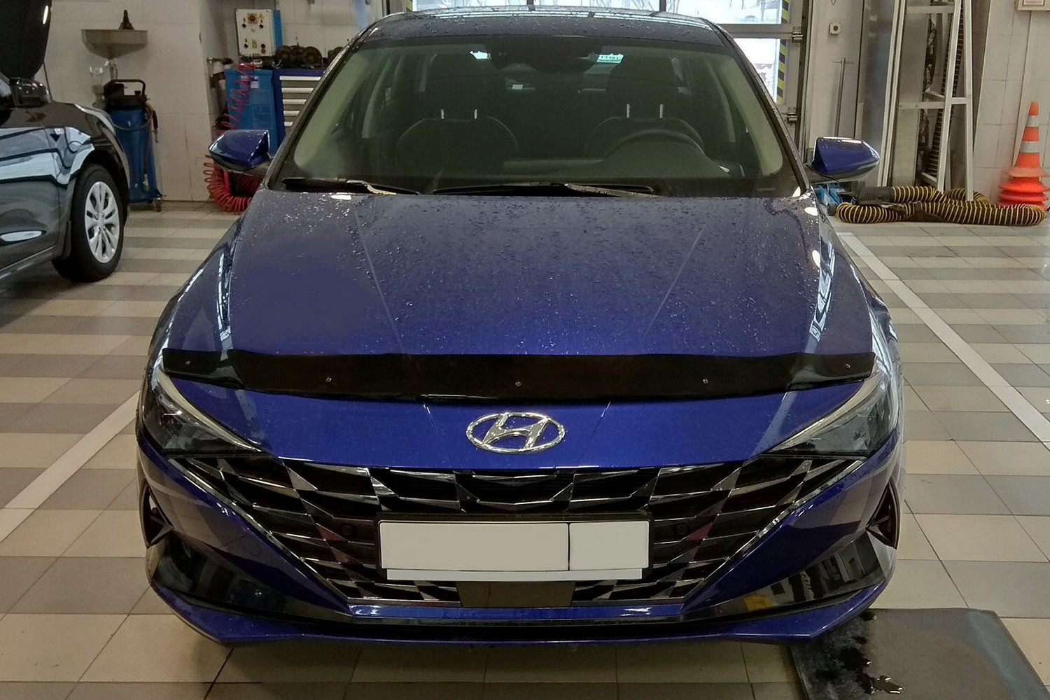 Дефлектор капота HYUNDAI Elantra/Avante/i30, 2020-, темный / Хендай Элантра