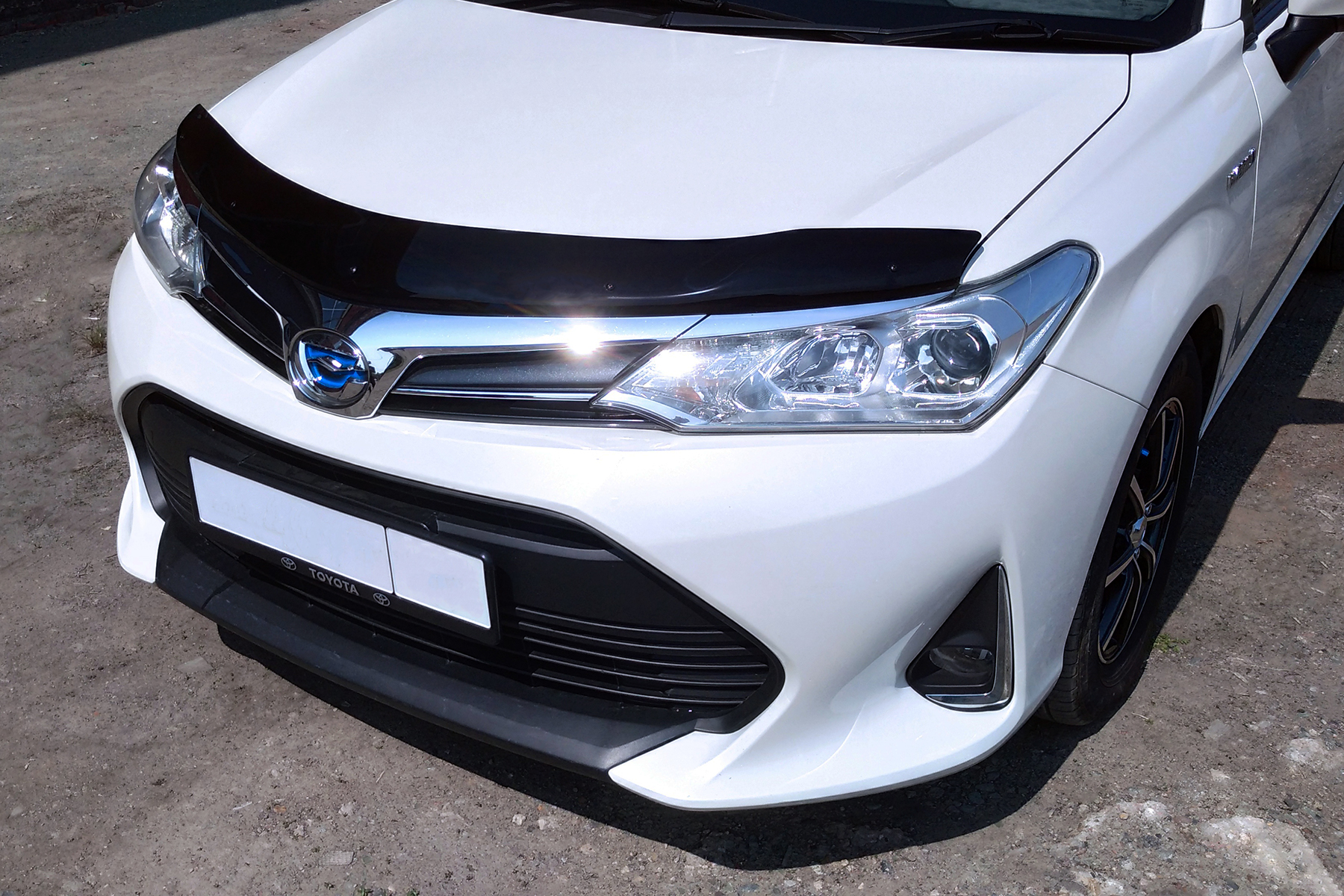 Дефлектор капота Toyota Corolla, 15-, Fielder, Axio, темный / Тойота Королла