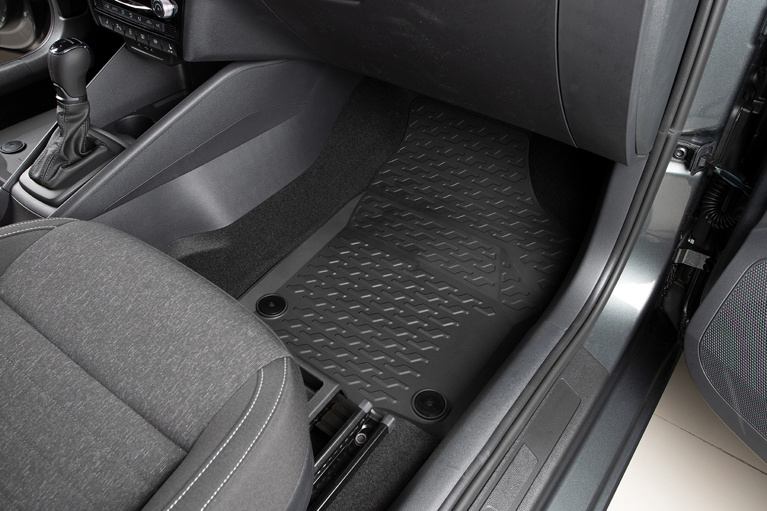 Коврики в салон для VW POLO 2020-,SKODA RAPID 2012-, 4 шт.(полиуретан, противоскользящие шипы) / Фольксваген Поло