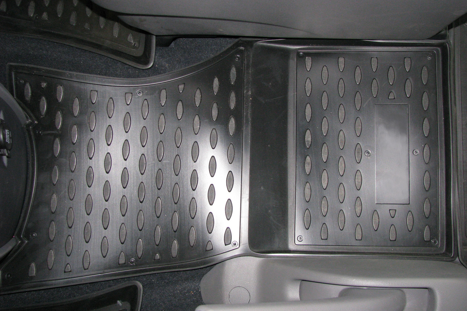 Коврики в салон HYUNDAI New H-1 2007-, 4 шт. (полиуретан) / Хендай Н-1