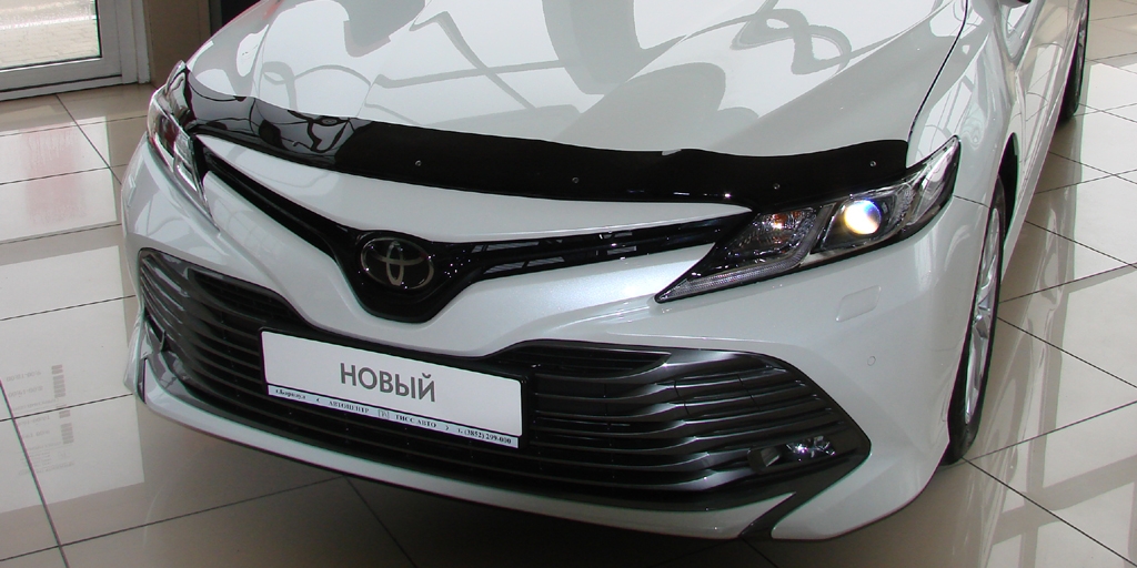 Дефлектор капота темный Toyota Camry, 2017- / Тойота Камри