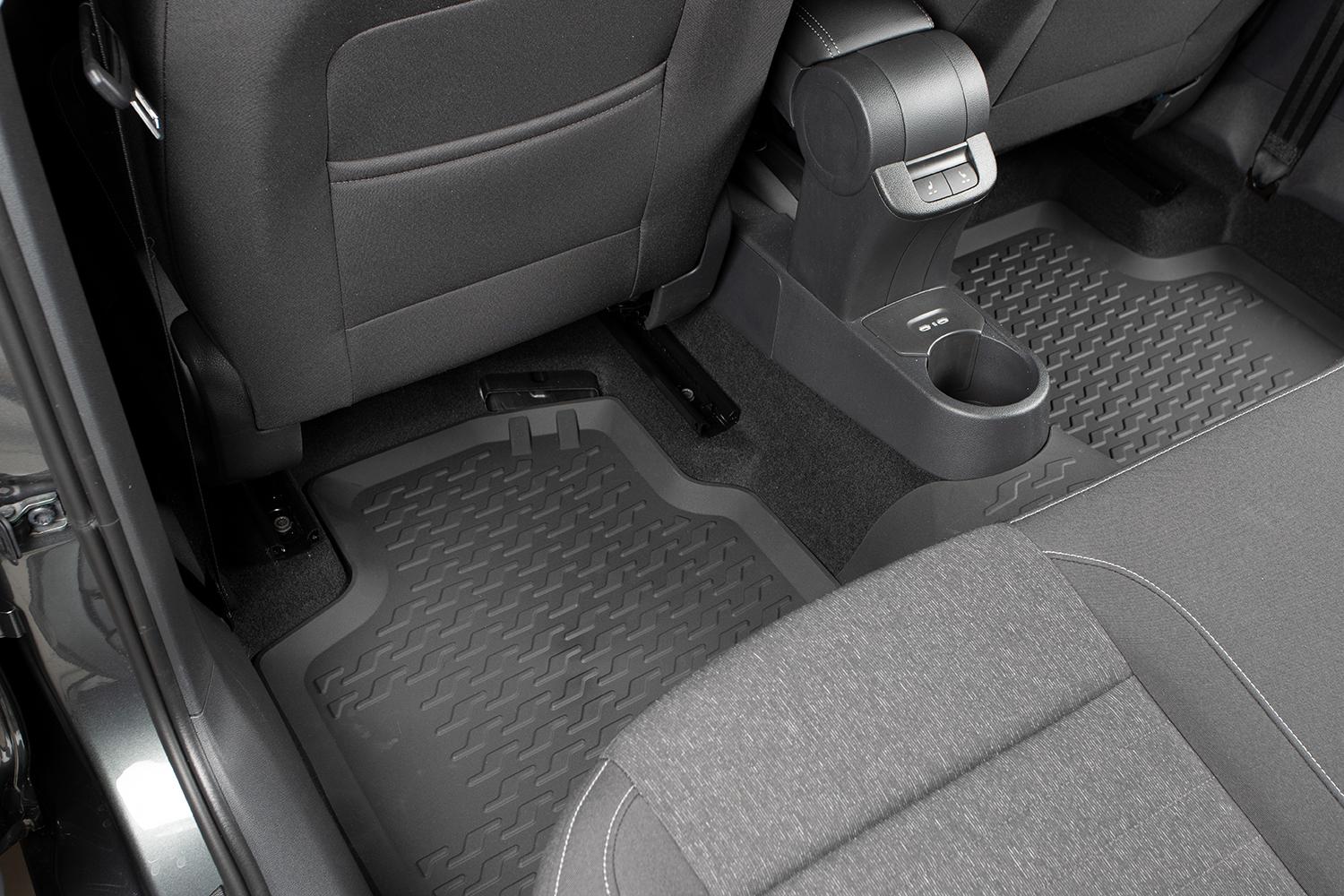 Коврики в салон для VW POLO 2020-,SKODA RAPID 2012-, 4 шт.(полиуретан, противоскользящие шипы) / Фольксваген Поло