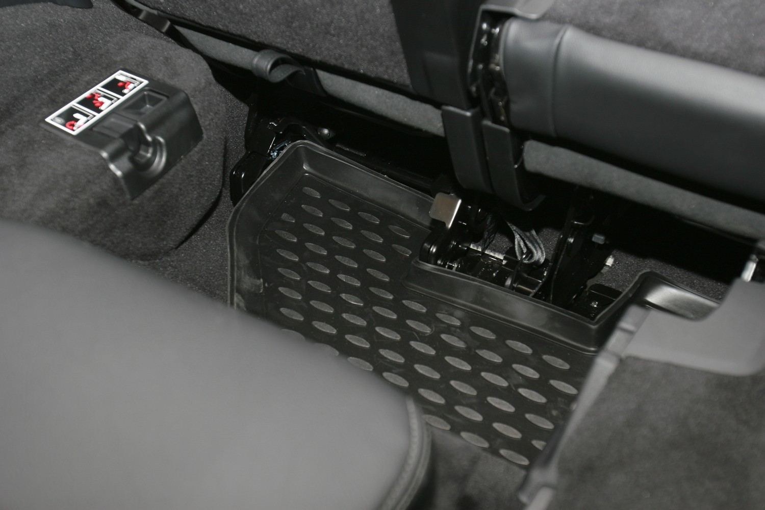 Коврик в салон LAND ROVER Discovery 4, 2010-2014, 2014-, 3-й ряд., 1 шт. (полиуретан) / Ленд Ровер Дискавери