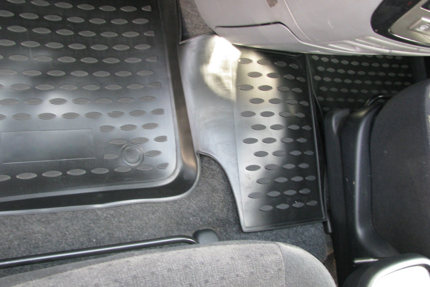 Коврики в салон для TOYOTA Ipsum ACM 21W JDM, 2001–2007, 3 ряда, правый руль (полиуретан) / Тойота Ипсум