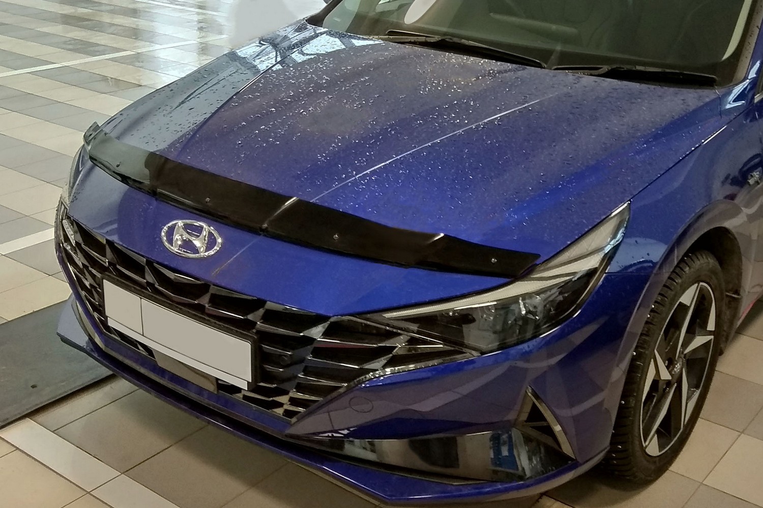 Дефлектор капота HYUNDAI Elantra/Avante/i30, 2020-, темный / Хендай Элантра