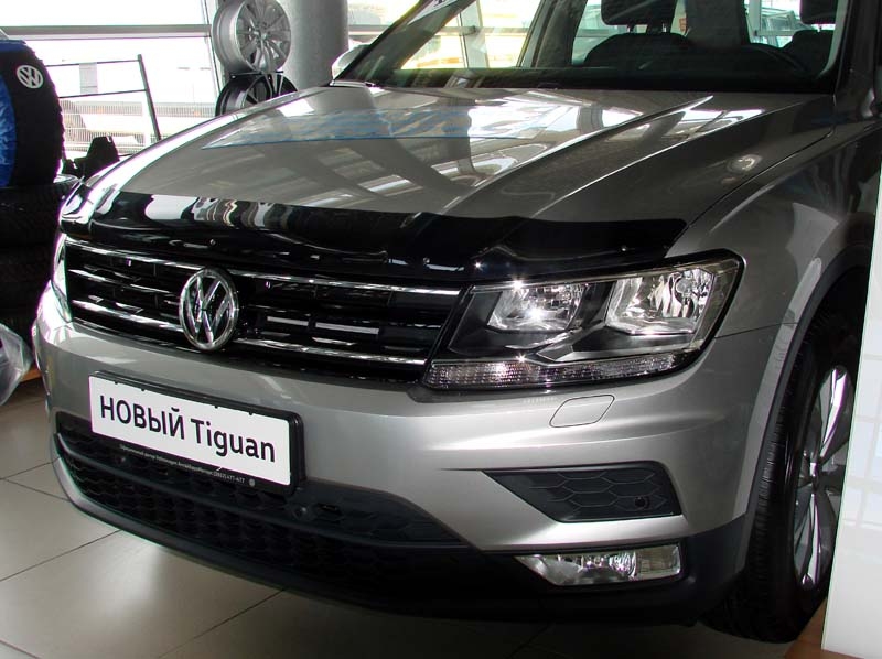 Дефлектор капота темный VOLKSWAGEN Tiguan 2016-2020 / Фольксваген Тигуан